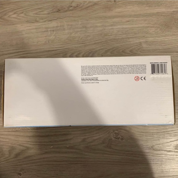 NHL 2 PACKS!! BRODEUR/MESSIER LIMITED EDITION!!! Box#5 McFarlane Toys - Picture 6 of 7